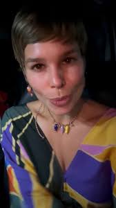 Entrando así a un restaurante sin pudor alguno 😬… la voz de fondo ya saben  quién es 🎄🤷🏼‍♀️