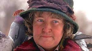 What does the pigeon lady get at the conclusion of home alone 2: Actor Who Played The Pigeon Lady In Home Alone 2 Will Spend Christmas Alone Ladbible