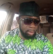 Is kneeling down to propose to a lady a necessary tradition for Ebira men?