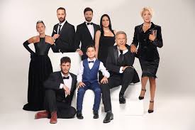 Ο ανδρέας βουτσινάς χρησιμοποιούσε δικά μας πράγματα για να ντύσουμε τις στιγμές του ρόλου, για να έχουμε τις άγκυρές μας. Lydia Fwtopoyloy Lew Stoys Neoys H8opoioys Oti Ena Einai To Mystiko Gossip Tv Gr