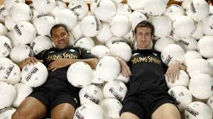 Beim hallenturnier in oldenburg beim cup der öffentlichen johan micoud, consultant pour la chaîne l'équipe, décortique les prestations globales des bleus et. Die Konigstransfers Des Fussballs Johan Micoud Treibt Werder Bremen An Die Spitze Eurosport