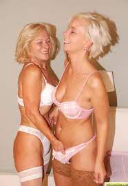 Real Mothers And Daughter - sexy-mature-mom-pushing-hand-down-her-daughters-panties  Porn Pic - EPORNER