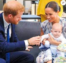 Meghan markle was accused of pushing her husband, prince harry, out of the way. Fils De Harry Et Meghan Alter Vermogen