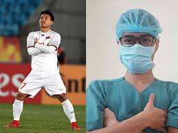 Ăn mừng chiến thắng giòn giã của đội tuyển việt nam, các nghệ sĩ việt đã nhanh chóng photoshop loạt ảnh trên sân cỏ, ăn mừng đặc biệt trong thời bùng phát dịch không khí vui mừng, hân hoan sau trận thắng đậm của đội tuyển nước nhà trước đội tuyển indonesia năm nay có nhiều điều đặc biệt. Trao LÆ°u Cháº¿ áº£nh Báº¯t ChÆ°á»›c Dang Äƒn Má»«ng Cá»§a VÄƒn Thanh U23 Viá»‡t Nam