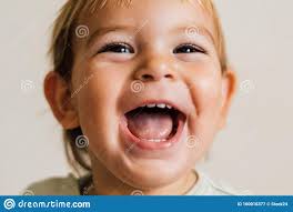 Aufgeregtes Gesicht Eines Kleinen Kleinkindes Auf Weißem Hintergrund Freude  Pur Portrait Schließen Stockbild - Bild von schönheit, kaukasisch: 160016377