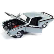 Scala 1:18 modelli grandi lunghi circa 7 o 8 pollici, spesso per adulti. Buick Collectible Diecast Model Vehicles
