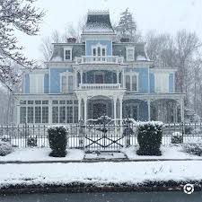 Mother Nature Is Bi Polar From 70 Last Week To Snow Today What S A Girl To Do After She Snaps A Pic Maison Victorienne Image Maison Architecture Victorienne