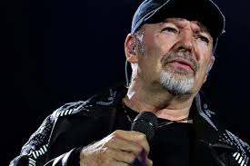 Ma non è questa la sola novità sul mondo vasco. Vasco Rossi Sta Incidendo Una Nuova Canzone