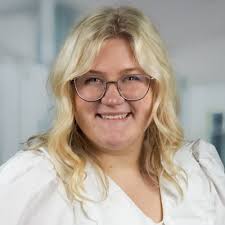 Holly Baumann's Instagram, Twitter & Facebook