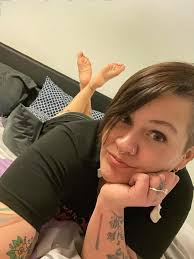 Guess who's back and feeling cute again? Miss me? 🤣😅😜😘😘😘  tattooedgirls ✌🏻