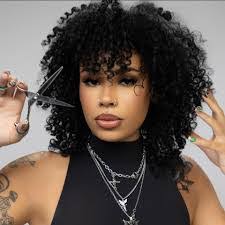 Tia Roach's Instagram, Twitter & Facebook