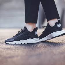 Black And White Huaraches Womens Black On White Huarache Run Ultra Nike Air Huarache Running Shoes Fashion Nike Air Huarache Ultra
