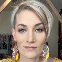 Amy Pasch's Instagram, Twitter & Facebook