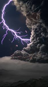 Beautiful tumblr inspired dark cotton candy cloud wallpaper, cloud wallpaper heavens and more cloud wallpaper iphone aesthetic images. Lightning Behind Dark Clouds Fondos De Pantalla Gratis Para Iphone 6 Plus