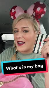 Essential Disney Items in My Bag 🎒