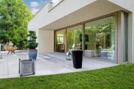 Le 6 Mai 2017 Le Journal De Standaard Titrait Een Met De Natuur En Consacrant Un Article Complet A Cette Villa Realisee Par Dwelling A Alsemberg La Natuur