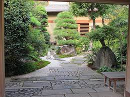 You'll get ideas for color, décor, materials, plants and fabric. Front Yard Japanese Garden Landscaping Shizenstyle