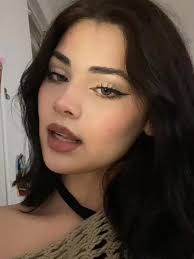 Vanessa Legrow Fanfix