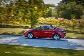 There, i'm seeing averages around 60 to 80 mpg from many users, presumably those who charge. Chevy Volt Vs Honda Clarity Plug In Plug Into A Thriftier Commute