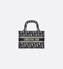 Save on a huge selection of new and used items — from fashion to toys, shoes to electronics. Kleine Dior Book Tote Bag Dior Oblique Stickerei In Blau Taschen Damenmode Dior