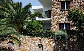 Glavas inn hotel & resort is located 65 kilometers away from thessaloniki, quite in the the exact location is in sithonia, gerakini , gerakina beach,63088 , chalkidiki,greece. Hotel Glavas Inn Buchen Gerakini Ab In Den Urlaub De