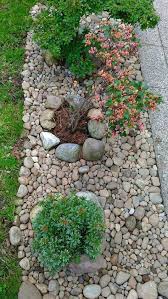 Aiuola Con Sassi Aiuole Giardinaggio Giardino