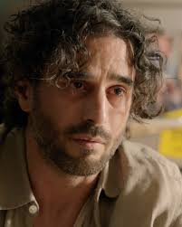 Stirbt John Bachmann den Serientod bei GZSZ? :-( Mehr findest du hier -->  http://gzsz.rtl.de/cms/news/felix-von-jascheroff-steigt-bei-gzsz-aus-33ea7-abee-24-19cbc7.html