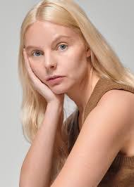 Paulette Roland's Instagram, Twitter & Facebook