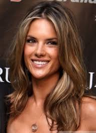 The 34 Most Epic Celebrity Hair Transformations Of 2017 Blonde Hair With Highlights Brunette With Blonde Highlights Hair Styles