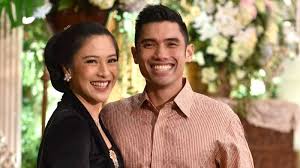 Dian sastro menaruh kecurigaan pada shailendra sesaat dirinya belum mengetahui bahwa putranya mengidap autisme. Dian Sastro Cerita Suaminya Tak Dukung Terapi Sang Anak Yang Idap Autisme Bangka Pos