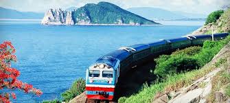 Kết quả hình ảnh cho xe lửa qua đèo hải vân