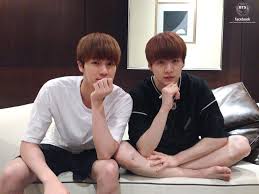 Suga memutar lagu iu yang bertajuk eight. 9 Potret Kebersamaan Suga Dan Jin Hyung Nya Member Bts