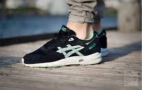 Par internet ou en banque : Le Pinroll Ourlet Serre Et Les Sneakers 35 Exemples