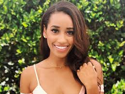 The Bachelor' alum Seinne Fleming pregnant with her first child