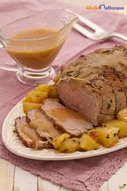 L'arrosto di manzo al forno, che sembra uscita direttamente dai ricettari della nonna, è tipica della cucina tradizionale montanara. Arrosto Di Vitello Al Forno Con Patate Ricetta Ricette Ricette Di Cucina Secondi Piatti