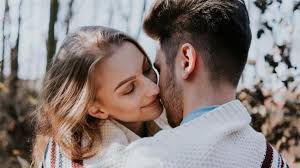 Kiss Day 2021: 5 ways to make Kiss day unforgettable for your partner -  Information News