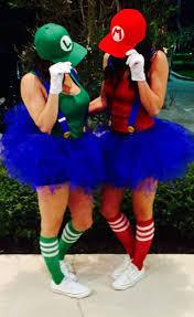 Super mario ist die wohl beliebteste und bekannteste videospielfigur von nintendo. Diy Super Mario Luigi Costume Maskerix Com Diy Halloween Costumes For Women Halloween Costumes Friends Duo Halloween Costumes