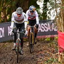 At the under 23 edition of the koppenbergcross in 2013, the rivals duked it out on some familiar terrain. Van Der Poel Oder Van Aert Wer Holt Vierten Wm Titel Radsport News Com