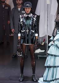 Einloggen und zur kasse gehen. Wegen Gucci Sind Jetzt Strumpfhosen Mit Laufmaschen Modetrend