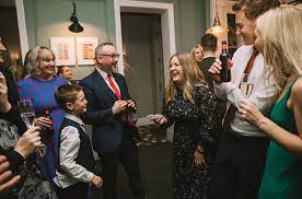 Magician for Hire in Manchester, Cheshire & Lancashire.