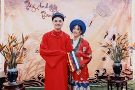 Thế nhưng, giờ đây, ta lại thấy những trang phục cổ của việt nam đang được đưa lên ngôi trở lại bởi chính các bạn trẻ việt. Co Dau Chu Rá»ƒ Diá»‡n Cá»• Phá»¥c Triá»u Nguyá»…n Trong Ngay CÆ°á»›i
