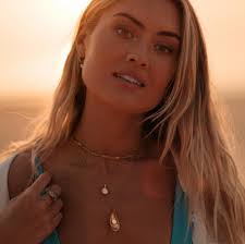 Nothing beats that golden ocean glow… @willhp.photo @mollie.story  @oliveonyou #goldjewellery #cornishjewellery #pearljewellery  #oceanjewellery #mermaidtreasure #cornishartist #stackingjewellery  #goldnecklace #uniquejewellery #femalefounders