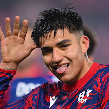 Gazzetta: Bologna telah menetapkan harga €40 juta untuk Santiago Castro.  Inter bersedia menggunakan Giovanni Fabbian (klausul pembelian kembali €12  juta di akhir musim) dan bahkan Kristjan Asllani dalam sebuah kesepakatan,  yang sangat