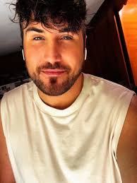 Hello from Everett wa! HMU guys let's hangout.