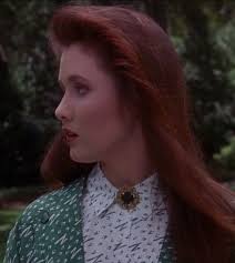 Shannen doherty played heather duke in the original heathers. Heathers 1989 80 S Fashion Moda Anni 80 Shannen Doherty Heather Duke Heathers Movie Heather Chandler