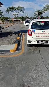 Harga yang berpatutan pakej sampai lulus ( no rasuah ) pembayaran ansuran profesional driving instructor dengan 1 kadar harga siap semua !!! Harga Lesen Memandu Lesen Memandu Shah Alam Sek 17