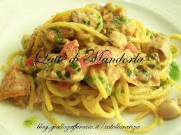 Lavate le canocchie e tagliate prima la testa e poi la coda. Pasta Con Canocchie Al Pesto Di Basilico