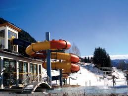 Whirlpool, wasserrutsche & hüpfburg deutschlandweit für private & öffentliche veranstaltungen mieten. Badespass Im Schwimmbad Urlaub Mit Kind Am Katschberg