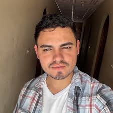 CASADO CON MUÑECA Y DICE QUE SERÁN PAPAS. El tiktoker colombiano  @montbk959, quien se hizo viral por casarse con una muñeca de trapo.  Anunció que será papá, ya que su muñeca, Natalia,