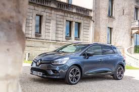 Seine silhouette ist geprägt von einer zum heck hin sanft abfallenden dachlinie. Renault Clio Iv Grandtour Leasing Fur 99 Euro Netto Sparneuwagen De